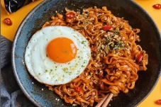 Bahaya Keseringan Makan...