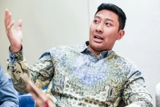 Gedung 100 Lantai Bakal...
