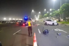 Wanita Pengemudi Pajero...