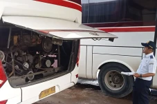 Bus AKAP di Terminal...