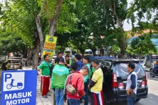 Driver Ojol Cekcok di...