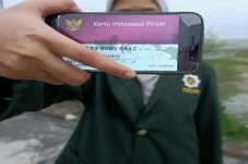 Apakah Pemegang KIP...