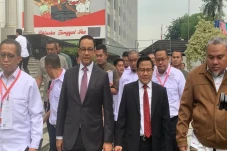 Tiba di MK, Anies-Cak...