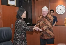 Menkeu Sri Mulyani dan...
