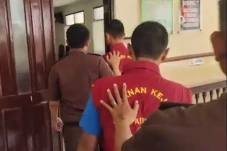 2 Pelaku Penganiaya...