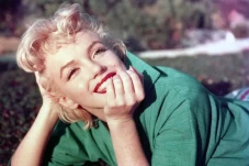 7 Artis Hollywood yang...