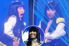 Heboh Baju Nicki Minaj...