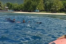 Perahu Terbalik saat...