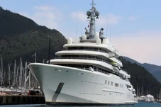 5 Superyacht Termahal...