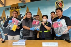 Tantang dan Acungkan...