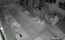 Terekam CCTV, Pencuri...