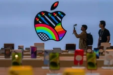 Bocor, Apple Diam-diam...
