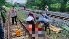 Giling Paku di Rel,...