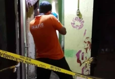 Lagi Asyik Main Remi,...