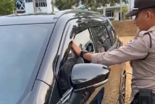 Tak Sadarkan Diri di...