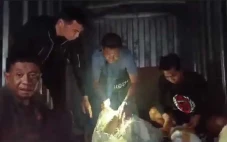 Polisi Sergap Mobil...