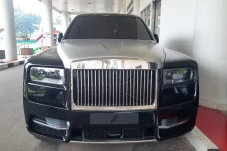 4 Potret Rolls Royce...