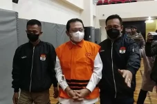 Divonis 6 Tahun Penjara,...