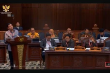 Ketua MK Tegur Anggota...