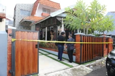 Bareskrim Gerebek Rumah...