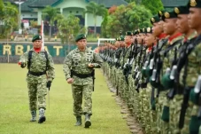 8 Pejabat Kostrad Masuk...
