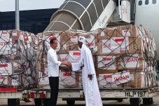 Jokowi Lepas Bantuan...
