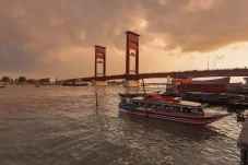 8 Destinasi Wisata Sepanjang...