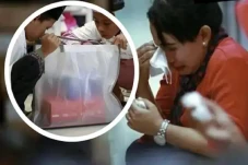 Karyawati Ini Gak Kuat...