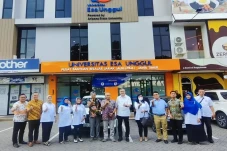 Universitas Esa Unggul...