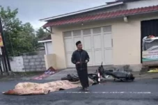Gagal Nyalip, Bule Prancis...