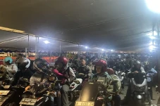 Antrean di Pelabuhan...