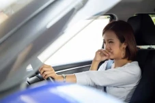 Mengapa Aroma Mobil...