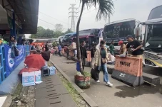H-4 Lebaran, Terminal...
