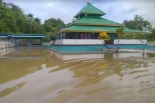 Banjir Terjang Teluk...