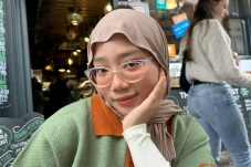 Putuskan Lepas Hijab,...