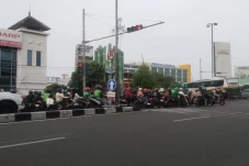 Malam Hari H-3 Lebaran,...