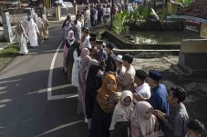 Bagaimana Hukum Saling...