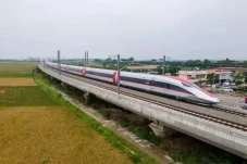 Kereta Cepat Whoosh...