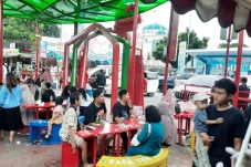 Padat Pemudik, Istri...