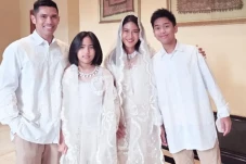 4 Potret Dian Sastrowardoyo...