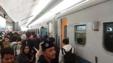KA Lokal Jatim Diserbu...