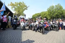 Pemudik Motor Naik Kapal...