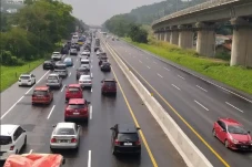 Jalan Tol Padat, Pemudik...
