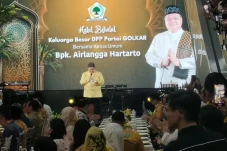 Plt Ketum PPP Ngumpul...