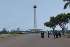 Kawasan Monas Tutup...
