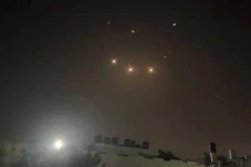 Melawan Serangan Iran...