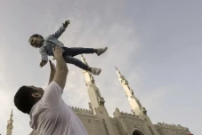 10 Negara Populasi Muslim...