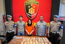Pembantu Rumah Tangga...
