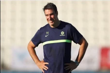 Tony Vidmar Pimpin Australia...