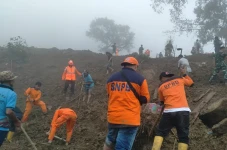 BNPB: 20 Korban Longsor...